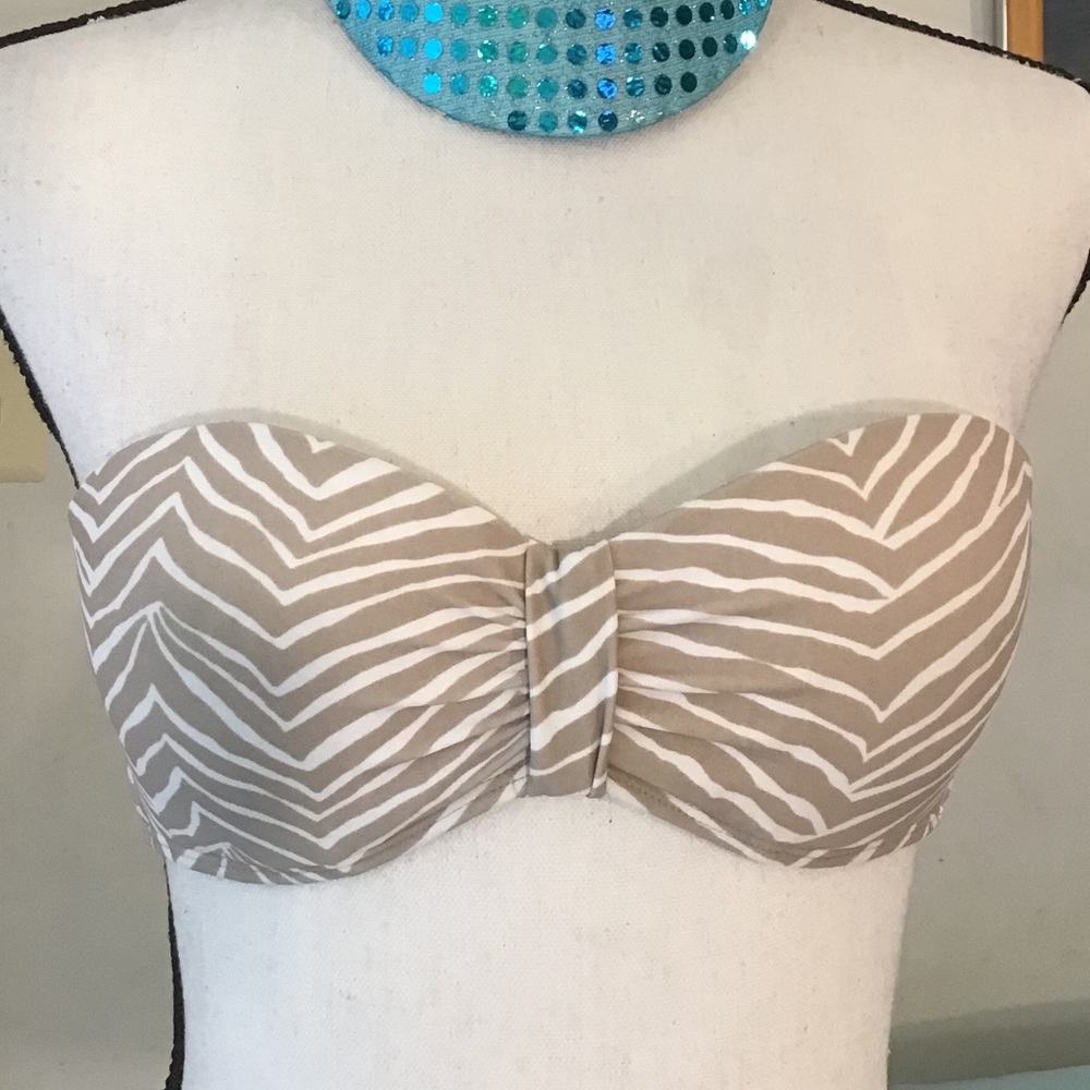 Ninety six degrees. Swim top with lining. M